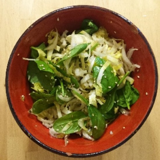 Recette : Salade d’endives et jeunes pousses d’épinards aux grain